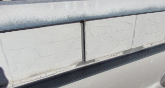 屋上防水と外壁の取り合いにあるシーリングの劣化