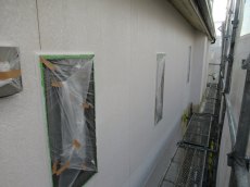 外壁塗装時には窓ガラスが汚れないようにビニール養生するので1週間ぐらいは窓ガラスの開閉ができません。