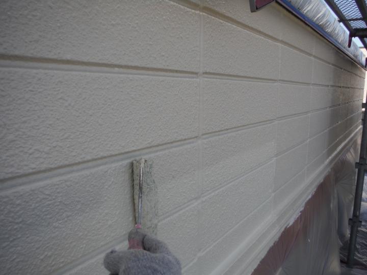 外壁塗装は無機塗料の2回塗りです。