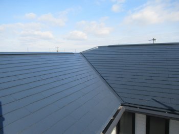 日当たり良い屋根は遮熱無機塗料で塗装しました。