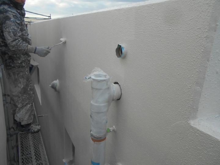 外壁塗装は水性シリコン塗料で塗装を行います。