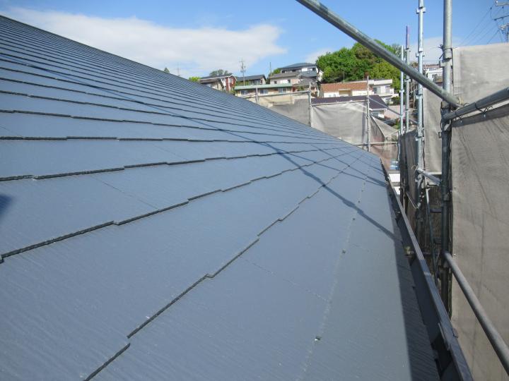 屋根は遮熱タイプで耐久性の良い無機塗料で塗装しています。