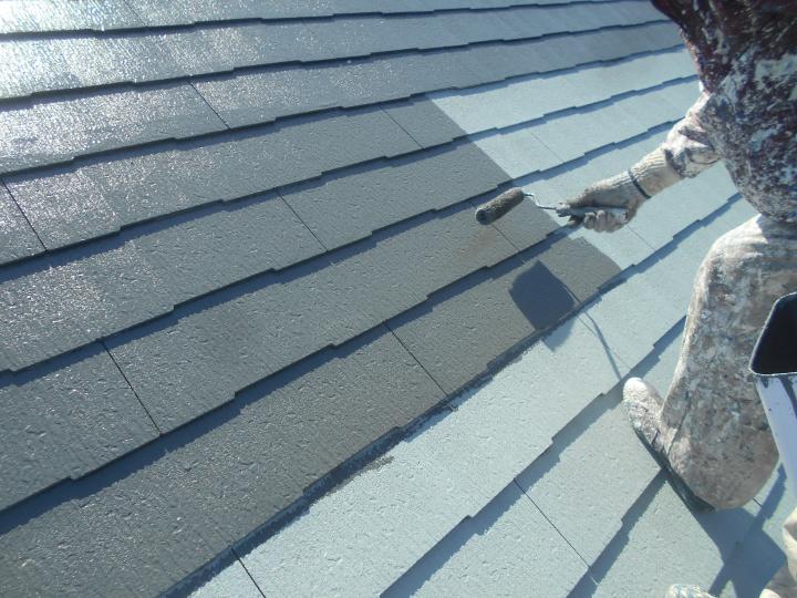 屋根塗装は遮熱タイプの無機塗料で塗装を行います。