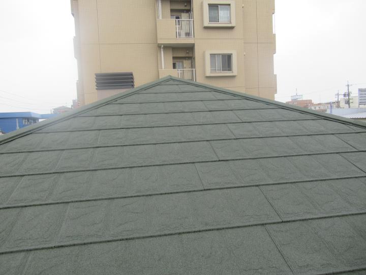 屋根はカバー工法で実施したので20年以上安心です。