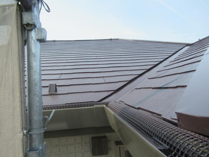 屋根塗装は遮熱無機塗装を行なっているので屋根表面温度を下げてくれます。