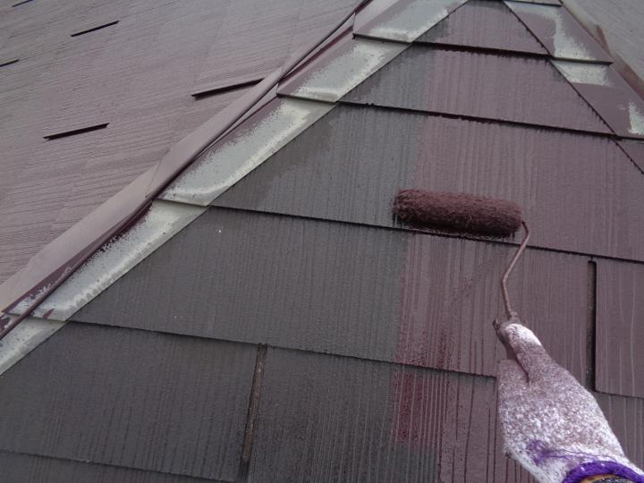 屋根塗装は遮熱タイプの無機塗料で塗装を行います。