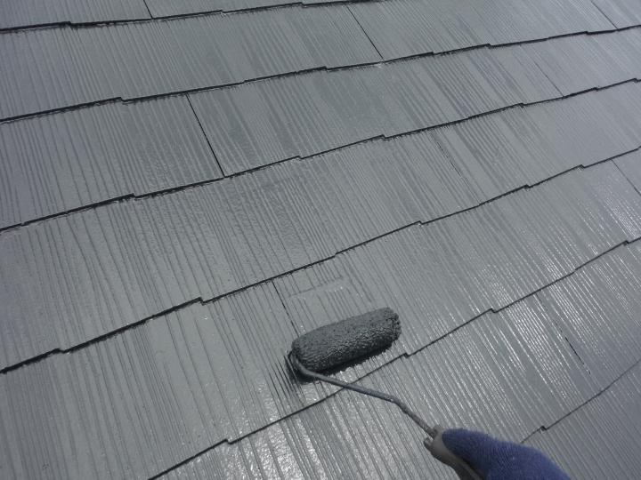 屋根は遮熱タイプの無機塗料を塗装します。