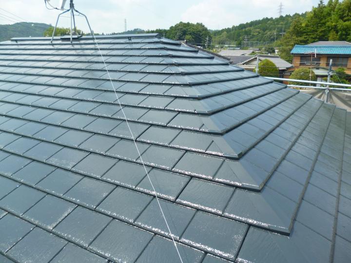 屋根を塗装した塗料は遮熱タイプになるので屋根の表面温度を下げて屋根材の劣化を防ぎます。