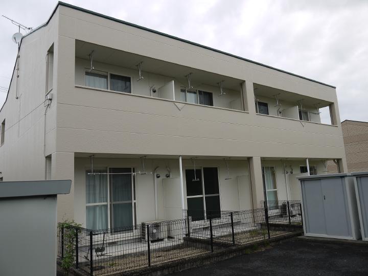 外壁は2色を使用し、仕上げました。