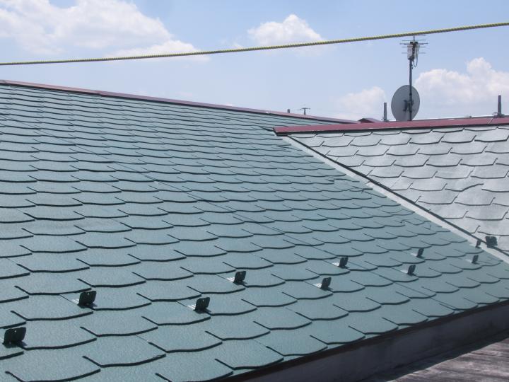 屋根の色を変更しても綺麗に仕上がります。