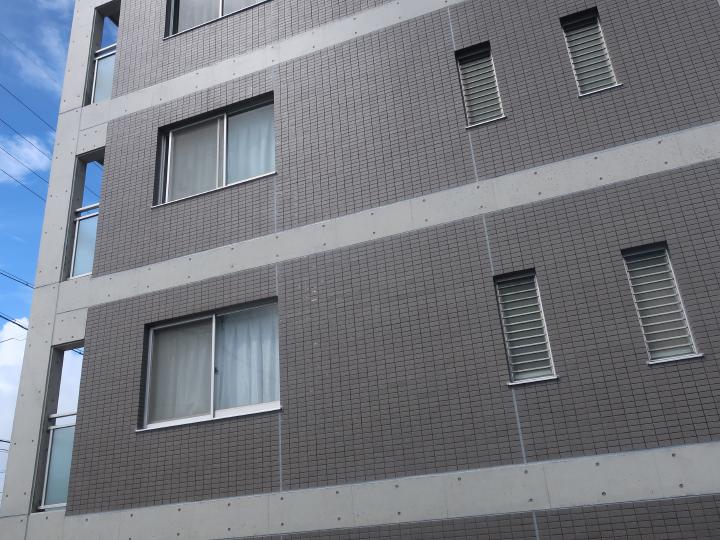 磁器タイル目地部に撥水材塗装を実施しても見た目は全く変わりません。