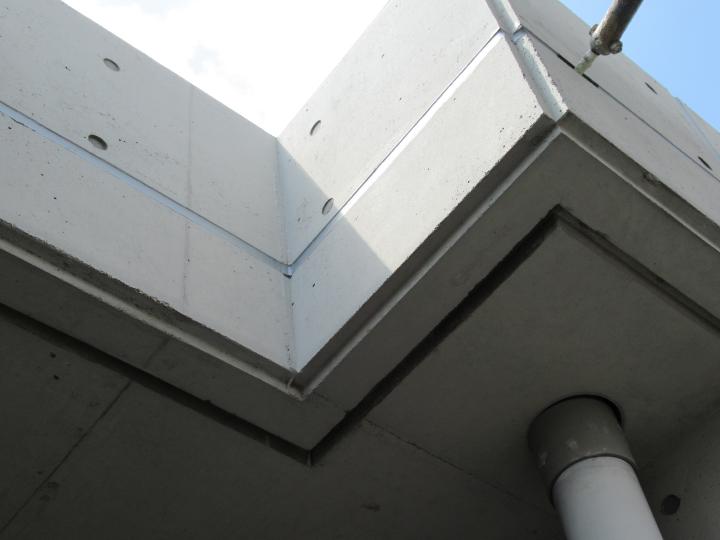 劣化が進行している箇所はコンクリート打ち放し再施工工法で仕上げることをおススメいたします。