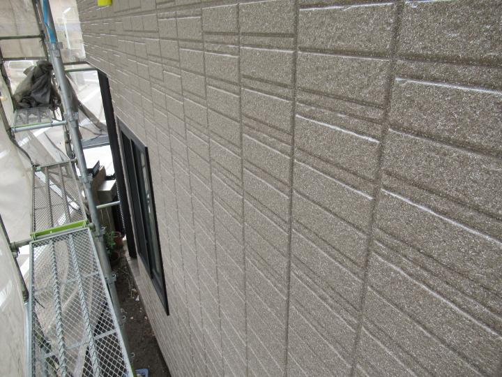 多彩模様塗装仕上げは色褪せや褪色しづらい耐久性の良い仕上げになります。 