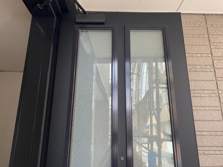 枠は塗装で仕上げます。