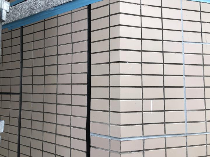 マスキングテープ養生撤去し、シーリング完成です。