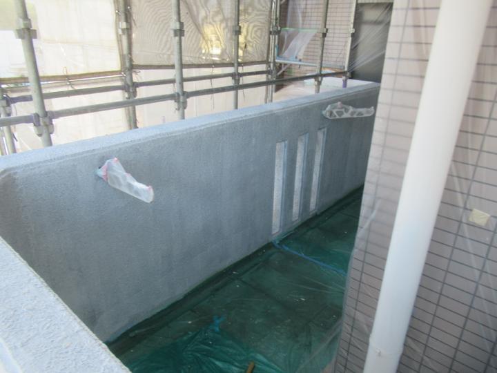 外壁塗装下塗りは密着力と防水性能を高めます。