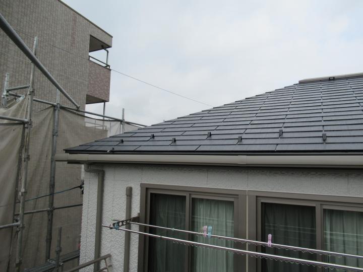 屋根塗装は遮熱タイプの無機塗料で塗装を行いました。 