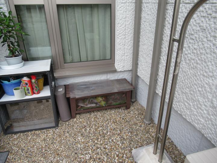 基礎巾木の塗装を行いました。