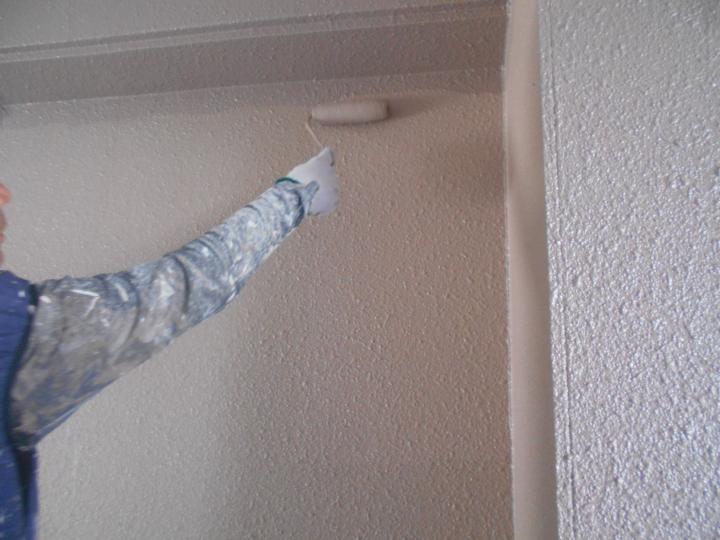 外壁は3回塗りでシリコン塗料で仕上げます。