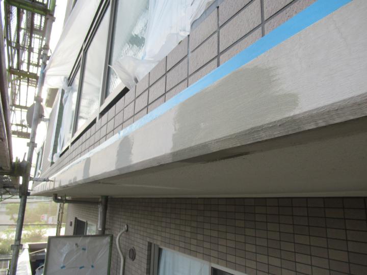 ひび割れ部をモルタル補修を行います。