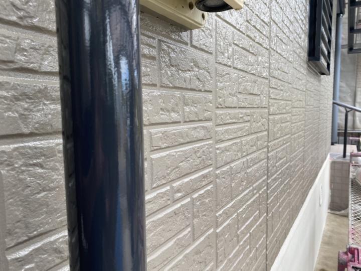 樋の塗装を行いました。