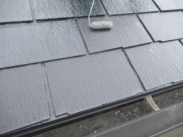 屋根塗装はシリコン塗料で仕上げます。