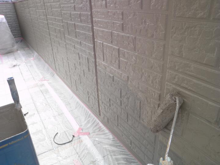 外壁塗装はシリコン塗料で仕上げます。