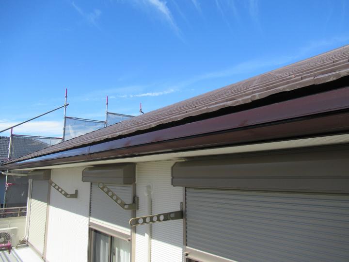 樋を耐久性のよい無機塗料で塗装しました。 