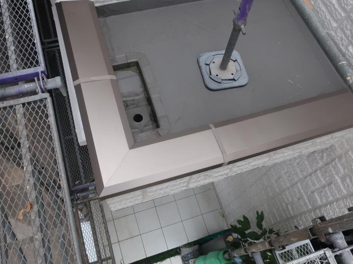 庇部は塩ビシート防水で仕上げました。