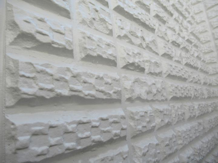 外壁塗装を実施しても外壁の凹凸感はきちんと残りますので新築時の仕上がりと変わりません。