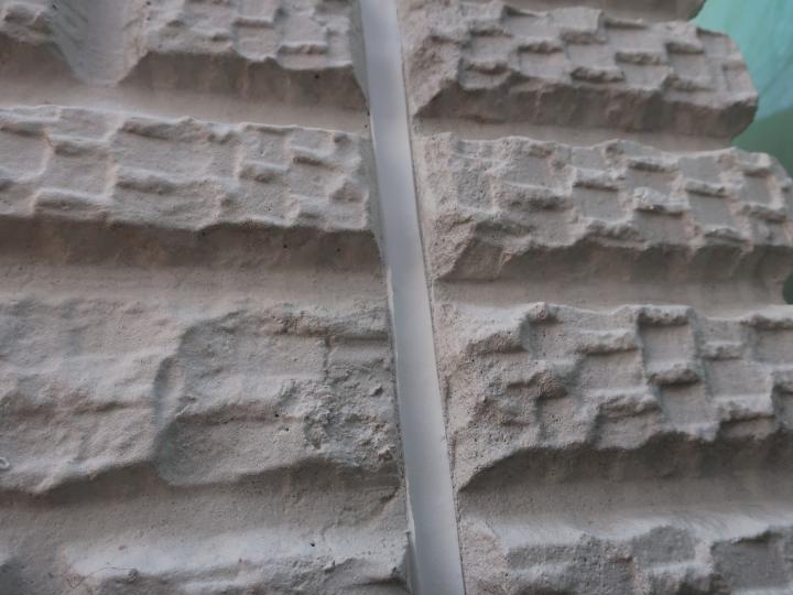 ノンブリードタイプ変性シリコンシーリングにて仕上げます。