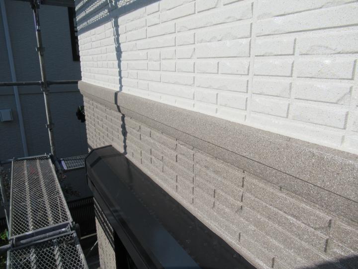 多彩模様塗料でも色分け塗装は可能です。