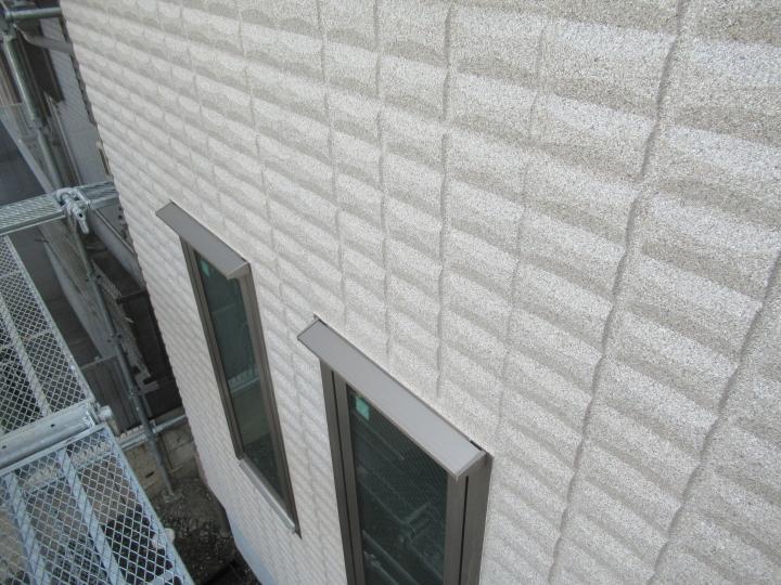 多彩模様塗装は吹付塗装するので特殊な柄が再現できます。