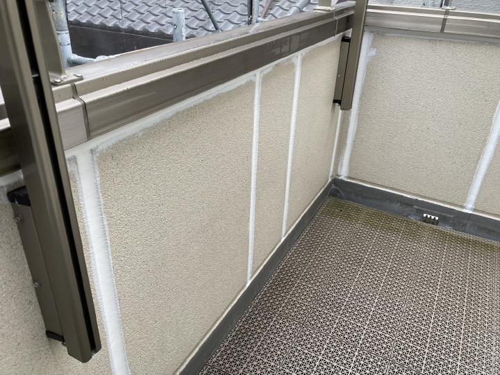 ノンブリードタイプウレタンシーリング増し打ち工法を行いました。。