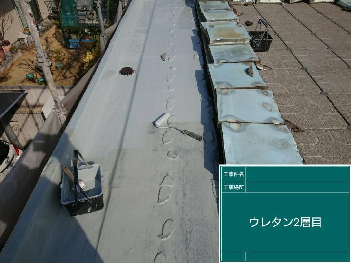 ウレタン防水２層目の施工を行います。。