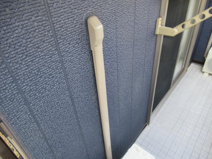 エアコンスリムダクトカバーの塗装を実施しました。